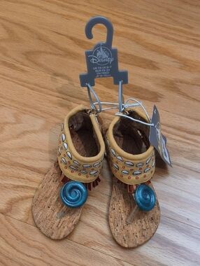 Disney Moana Sandals Size 7/8 NWT